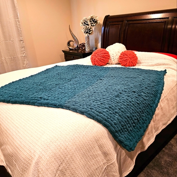 Chunky knit Small-Hand made crochet throw blankets - Picture 1 of 16